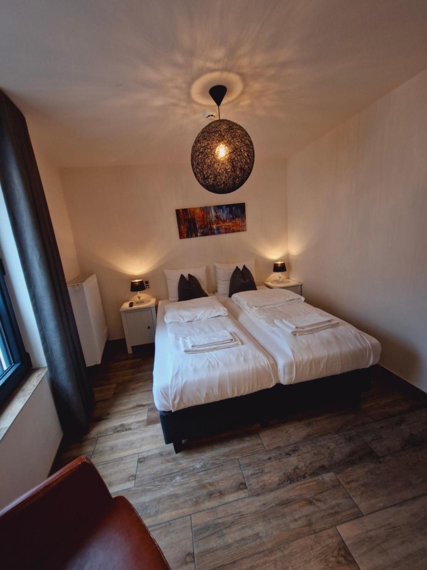 Hotel Ladeuze Лёвен Номер фото